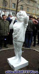 Памятник Пугачевой не простоял и дня